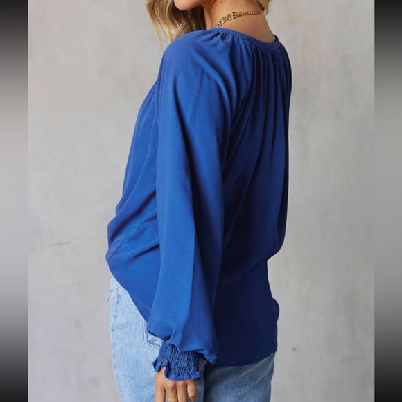 Classic Elegant Notched Neckline Lantern Sleeve Blouse - Picture 2 of 7